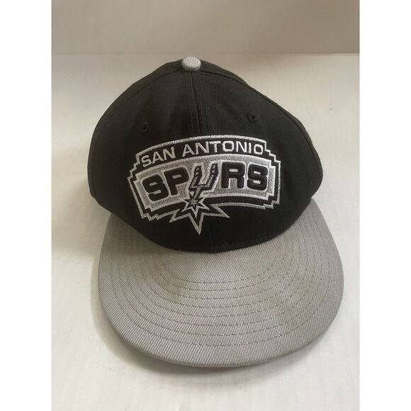 San Antonio Spurs Size 7 3/8 Fitted Hat Black Gray NBA‎ New Era - Picture 1 of 7